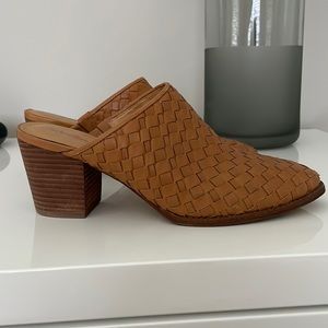 Madewell slip on leather shoes with stacked heel, beautiful camel color